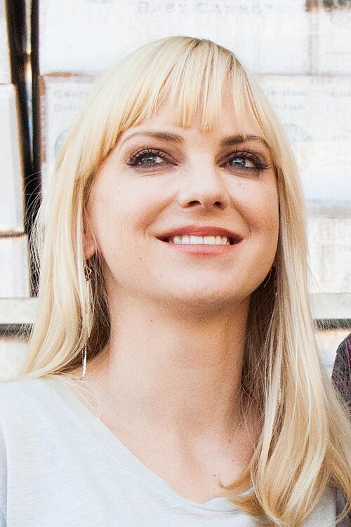 Анна Фэрис