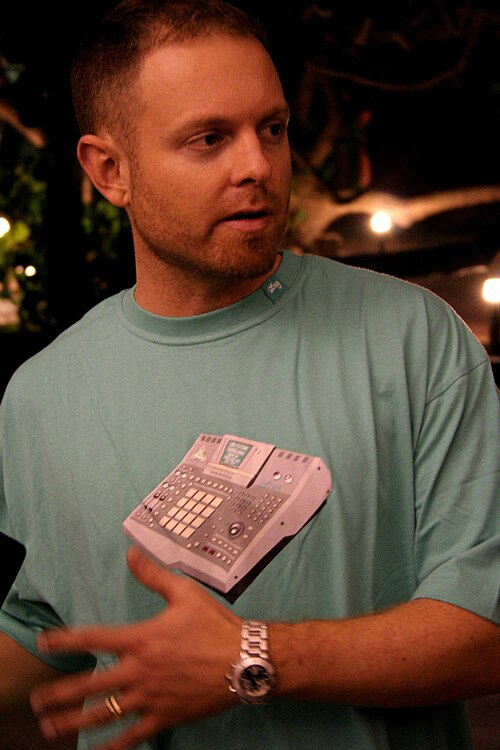 Джош Дэвис (DJ Shadow)